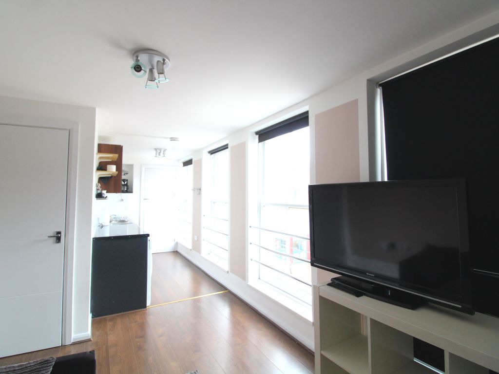 2 bed flat to rent in High Road, Bruce Grove N17 Zoopla