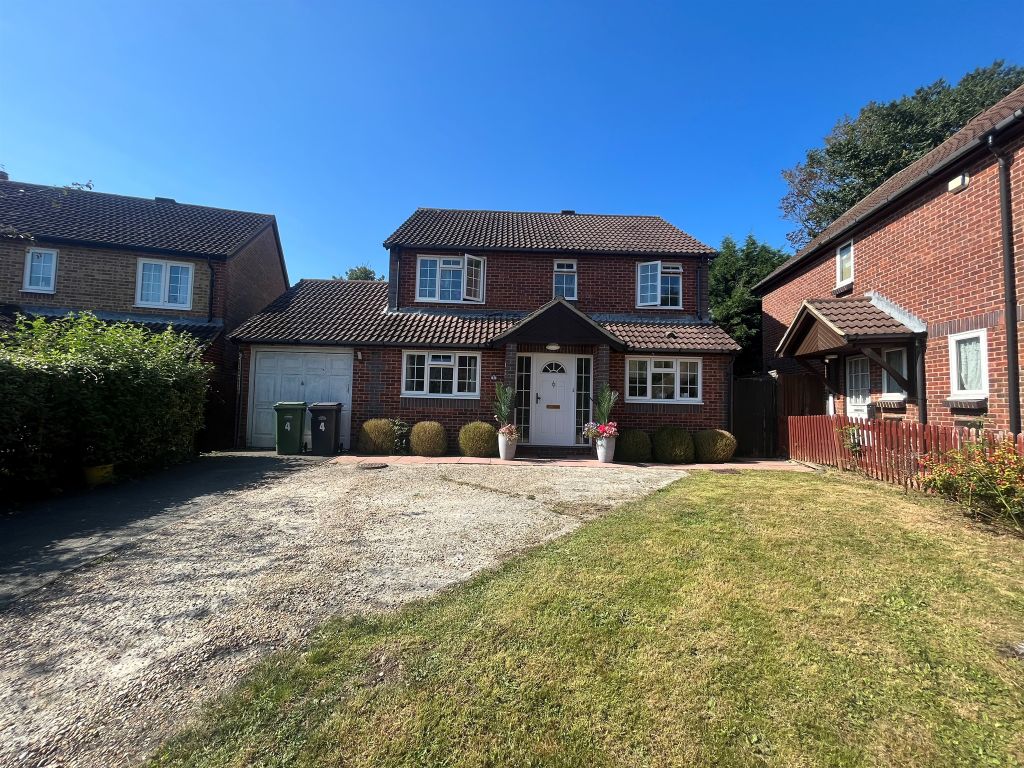 5 bed detached house for sale in Westdean Close, St. LeonardsOnSea