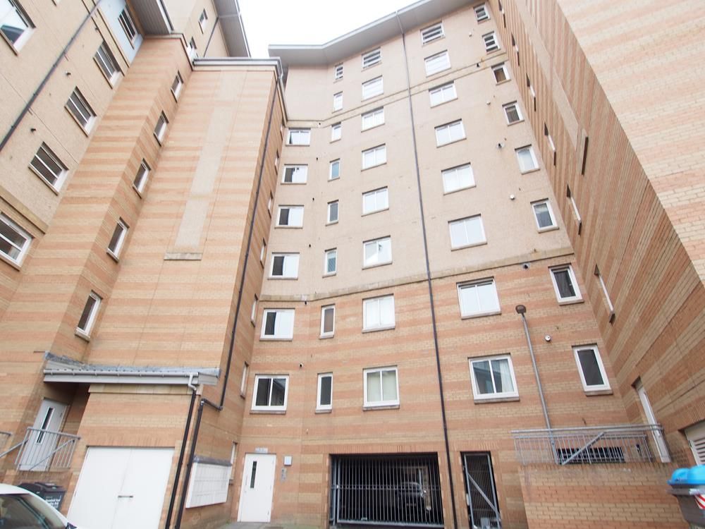 3 bed flat to rent in Bannermill Place, Consititution Street AB24, £990