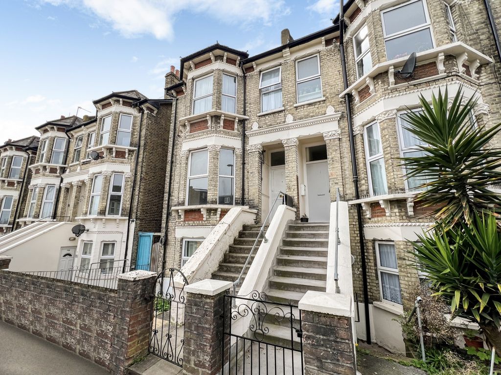 2 bed flat to rent in Beechfield Road, Catford SE6, £1,500 pcm Zoopla