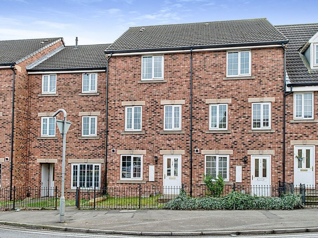 4 bed detached house to rent in Holywell Lane, Castleford, West