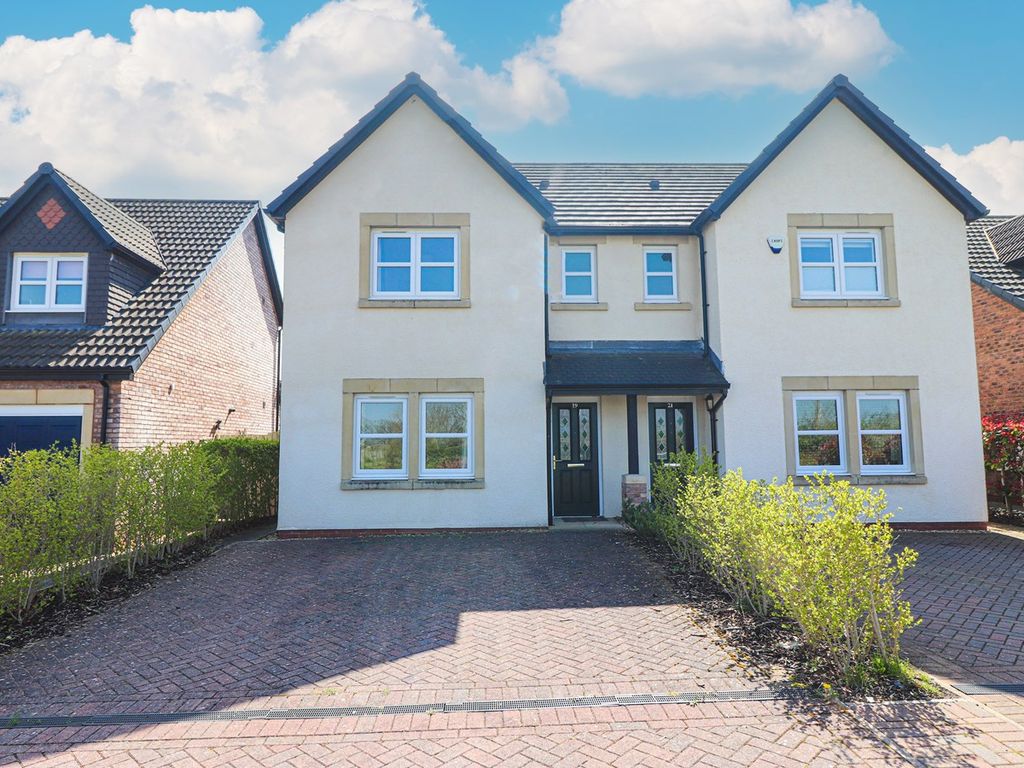 3 bed semidetached house for sale in Inglewood Drive, Dalston