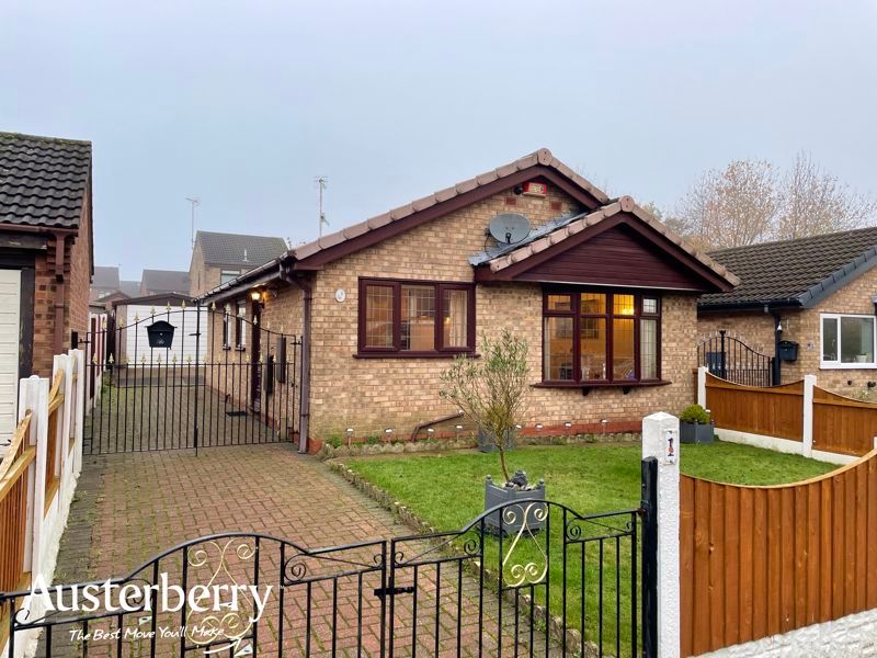 3 bed detached bungalow for sale in Stroud Close, Meir Park, StokeOn