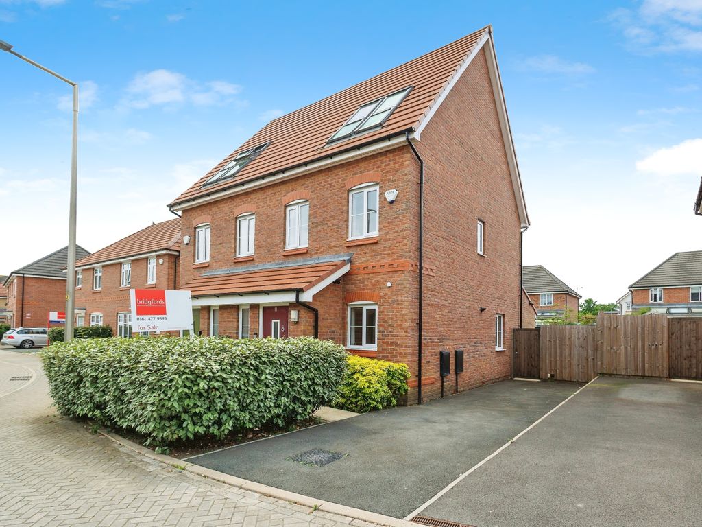 3 bed semidetached house for sale in Eastbourne Crescent, Stockport