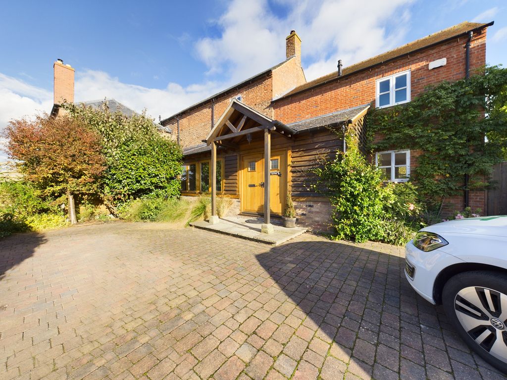 4 bed semidetached house to rent in Rectory Lane, Bredons Hardwick