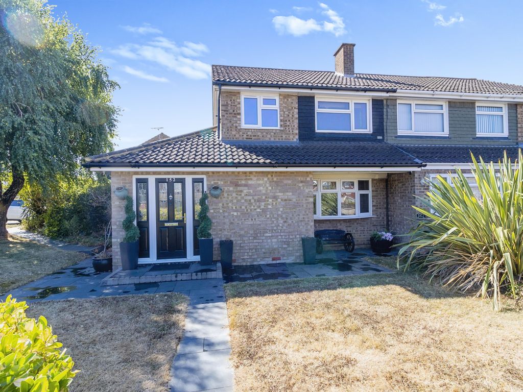 3 bed semidetached house for sale in Hunter Drive, Milton Keynes MK2