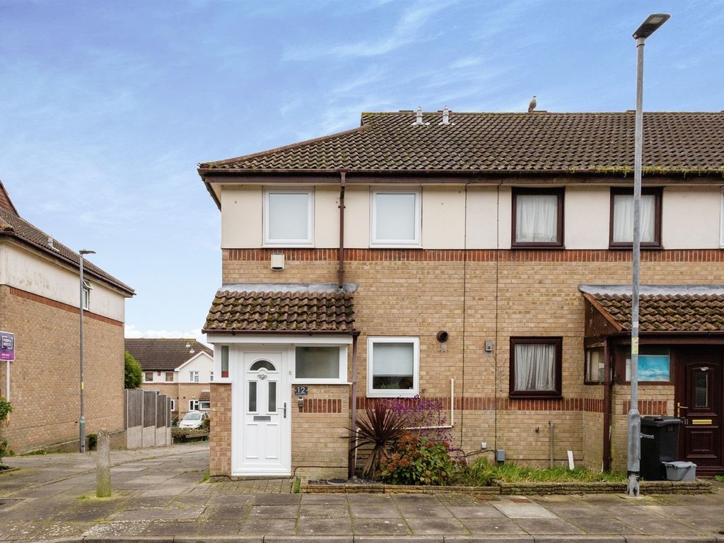 2 bed end terrace house for sale in Walsingham Close, Cosham