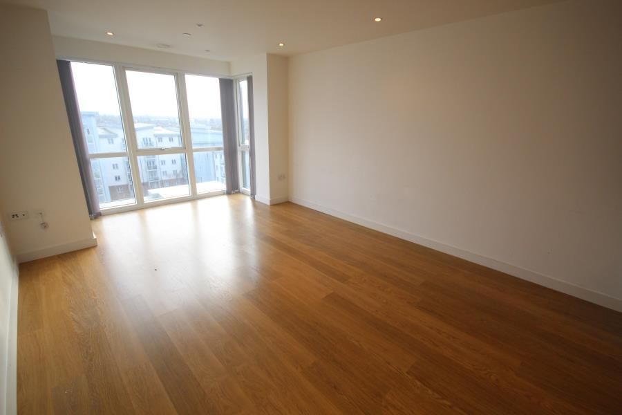 1 bed flat to rent in Railway Terrace, Slough SL2, £1,300 pcm Zoopla
