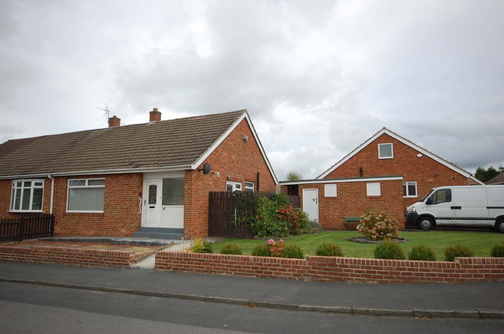 2 bed semidetached bungalow for sale in Monks Cres, Gilesgate