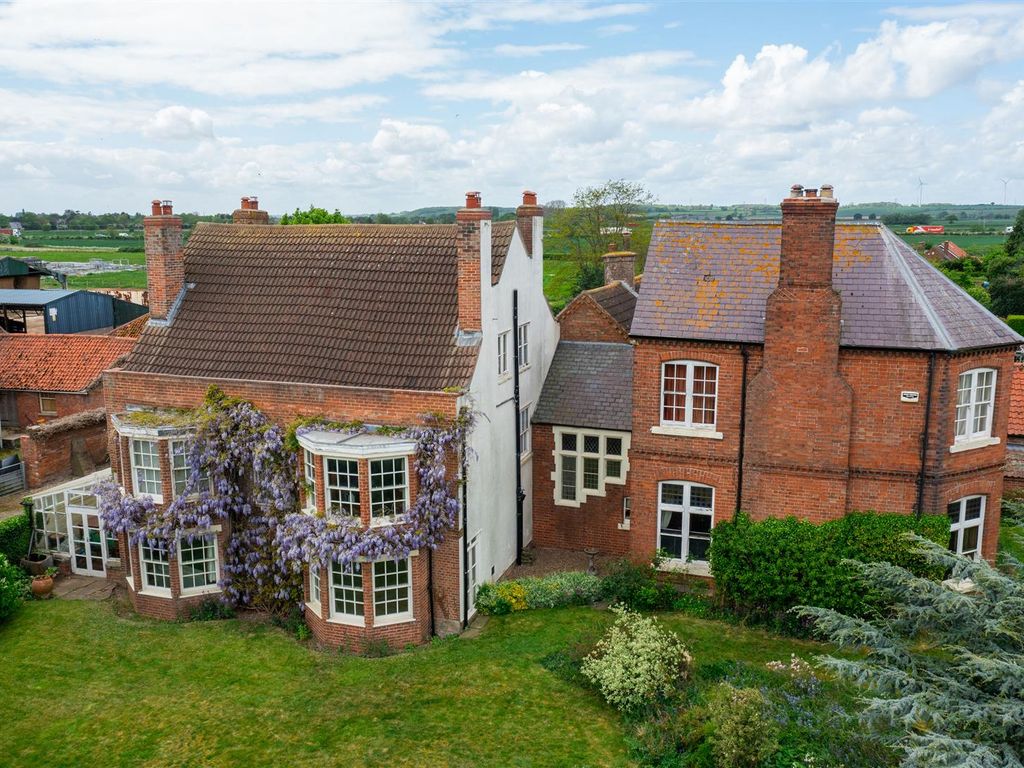 10 bed detached house for sale in The Old House, Crab Lane, North