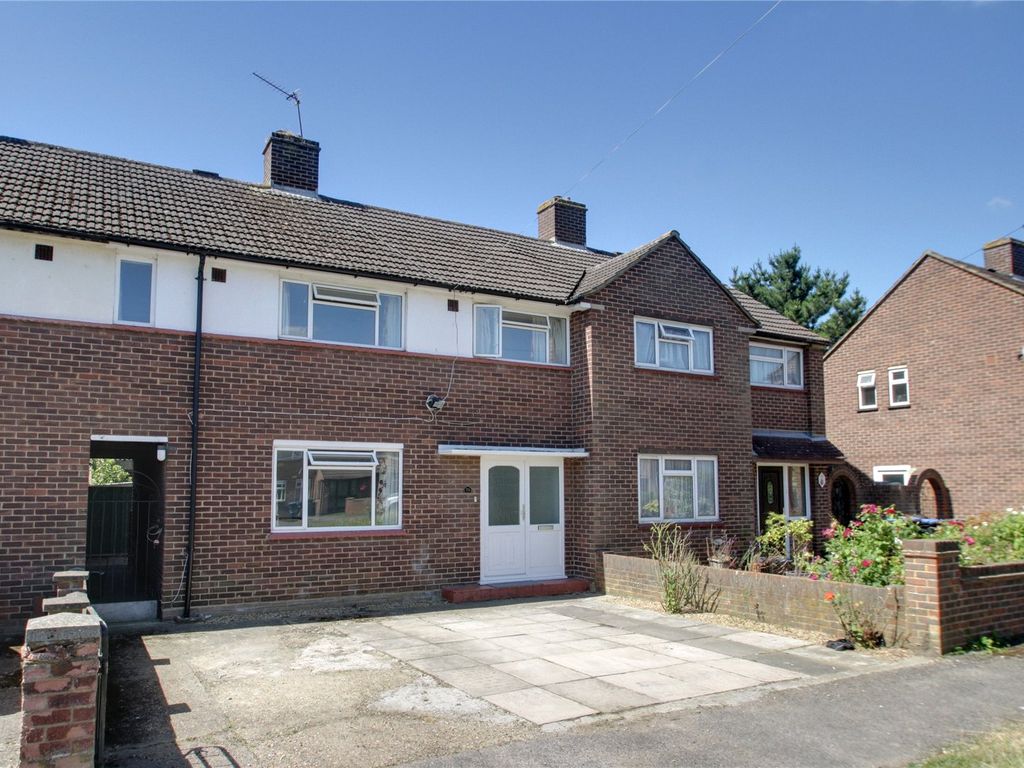 3 bed terraced house to rent in Fairway, Chertsey, Surrey KT16 Zoopla