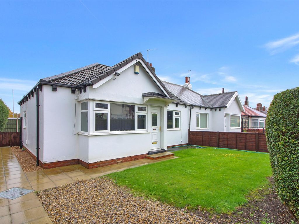2 bed semidetached bungalow for sale in Oak Road, Leeds LS15, £185,000