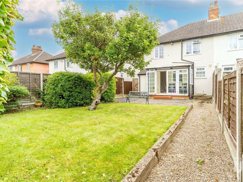 3 bed semidetached house to rent in Wayletts Drive, Stortford