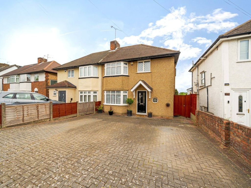 3 bed semidetached house for sale in Devon Road, Watford