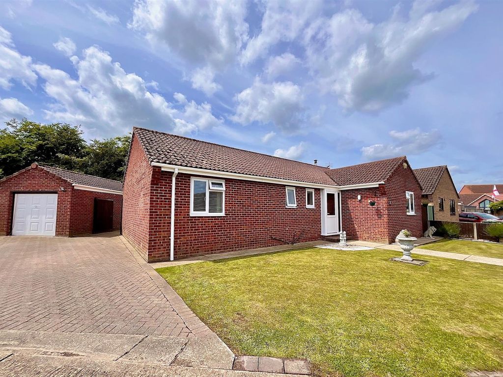4 bed detached bungalow for sale in Covent Garden Road, CaisterOnSea