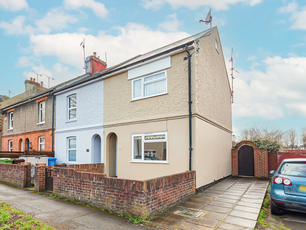 2 bed end terrace house for sale in Yeovil Road, Farnborough, Hampshire