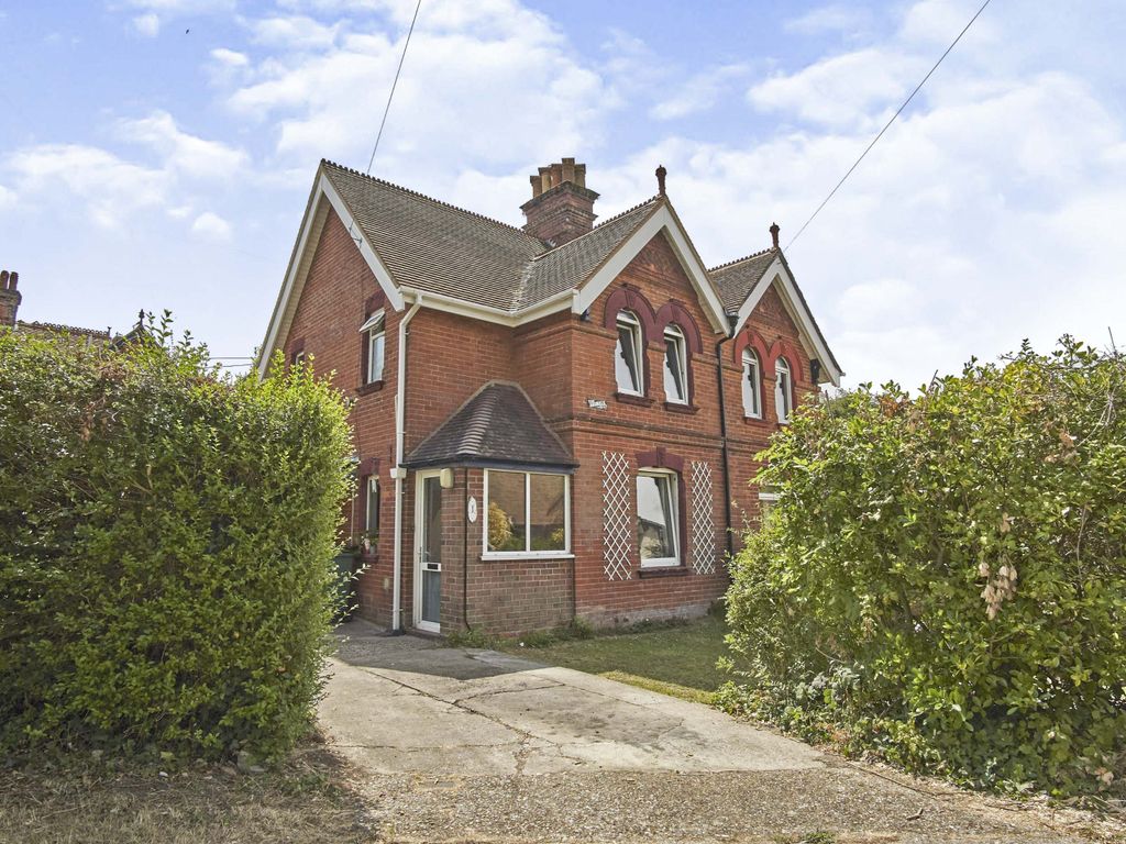 3 bed semidetached house for sale in Alvington Manor View, Newport