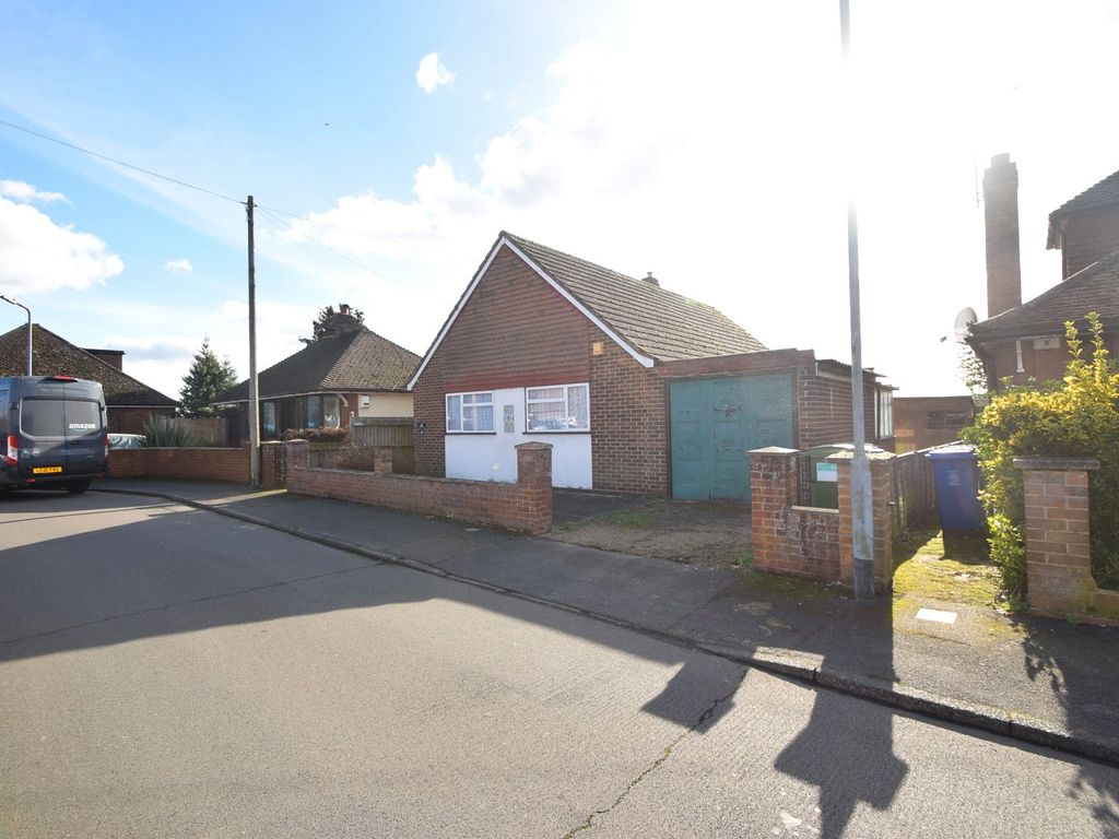 2 bed bungalow for sale in Tilstone Close, Eton Wick, Berkshire SL4
