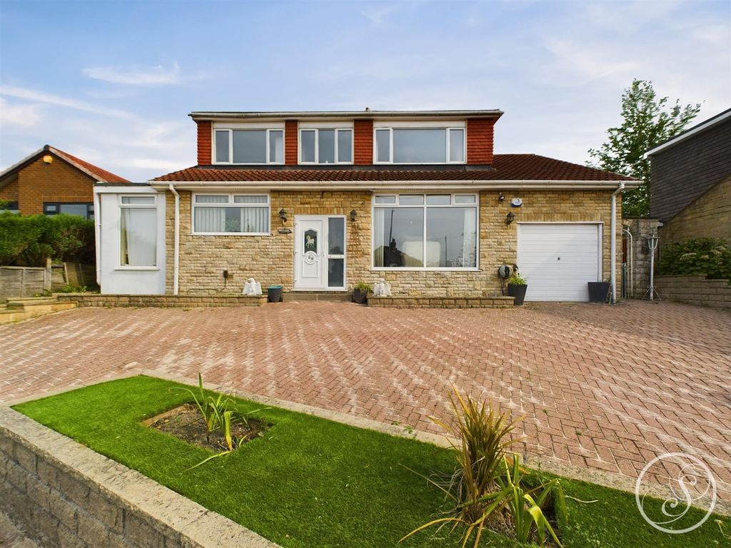 5 bed detached house for sale in New Templegate, Leeds LS15, £595,000