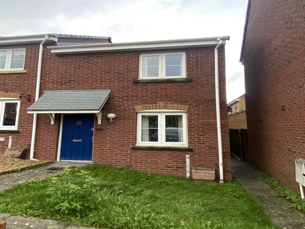 2 bed end terrace house to rent in Longacres, Brackla, Bridgend CF31, £