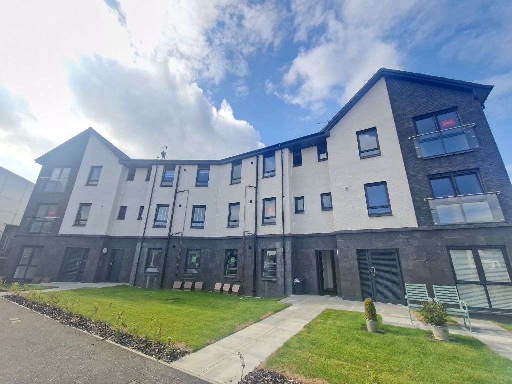 2 bed flat to rent in Glasgow Road, St. Ninians, Stirling FK7, £950 pcm
