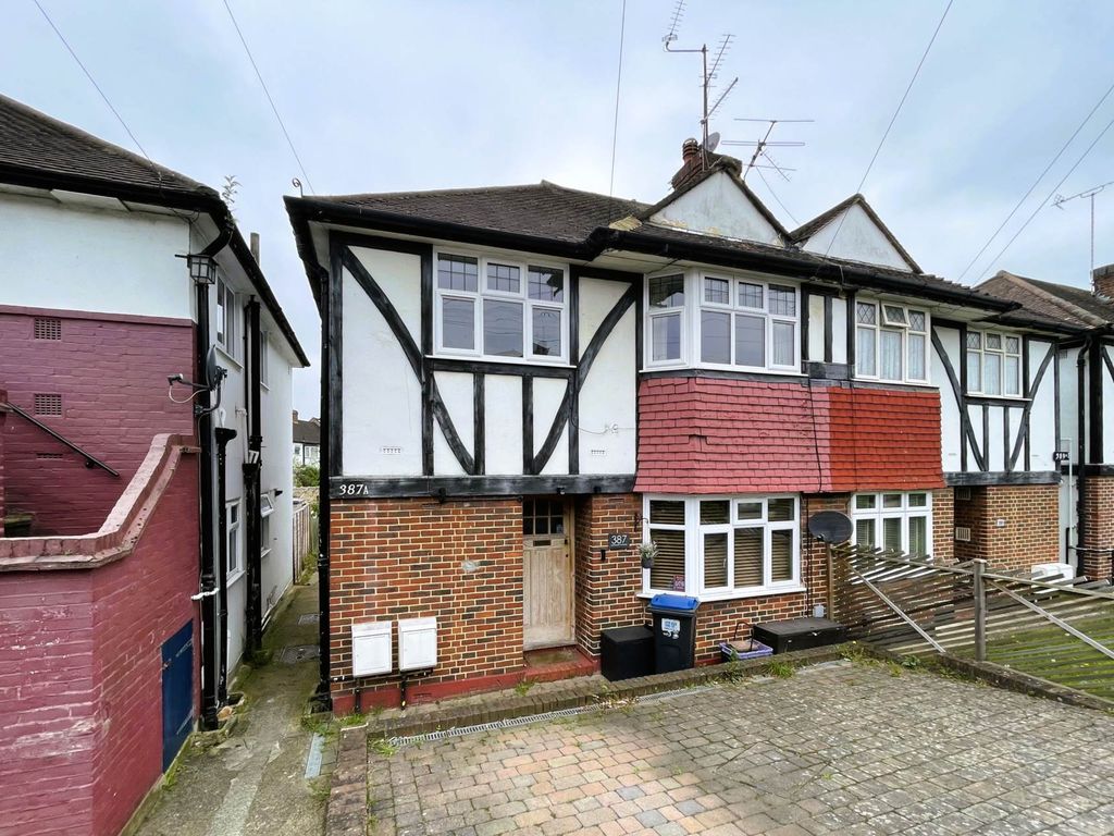 2 bed for sale in Lynmouth Avenue, Morden SM4, £319,950 Zoopla