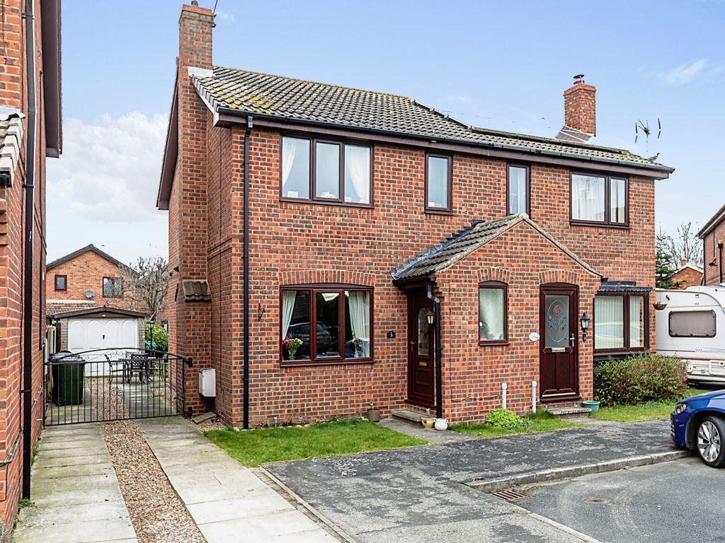 3 bed semidetached house for sale in Conifers Close, Brayton, Selby