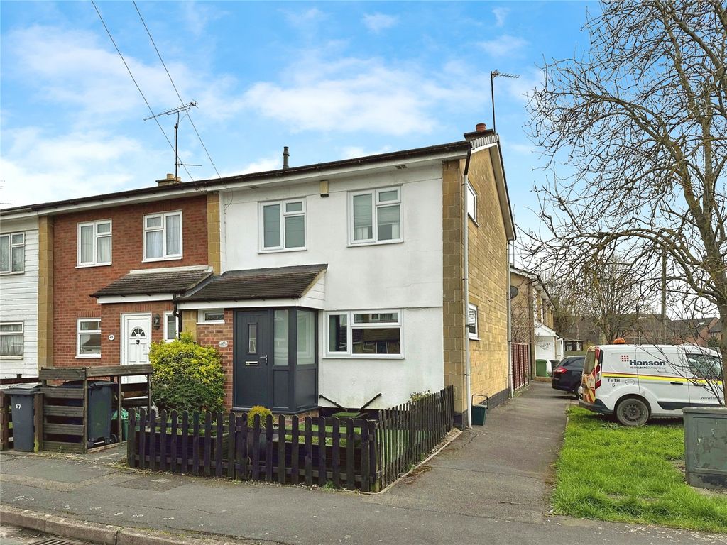 3 bed end terrace house for sale in Meadow Way, Theale, Reading