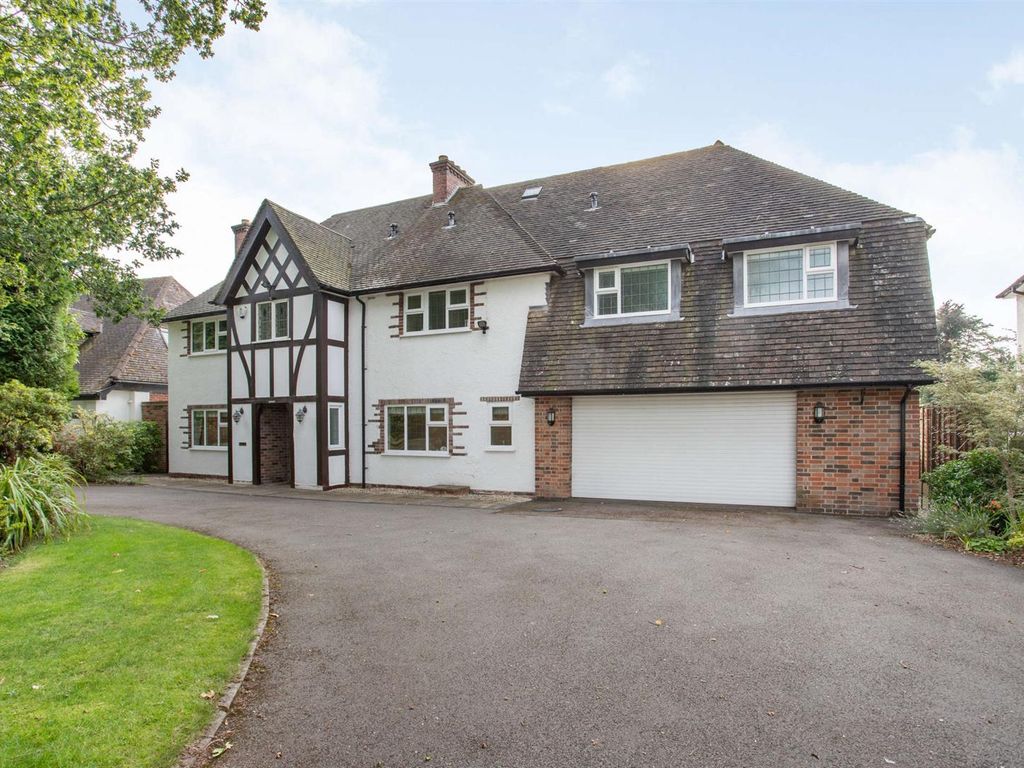 5 bed detached house to rent in Moor Hall Drive, Four Oaks, Sutton