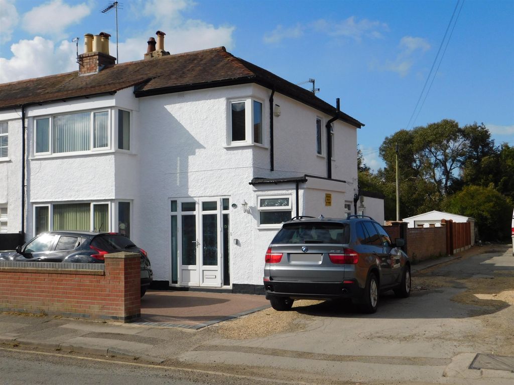 4 bed semidetached house for sale in Saxby Avenue, Skegness, Lincs