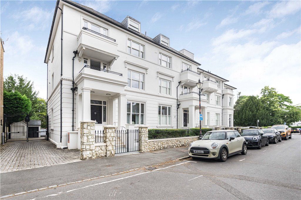2 bed flat to rent in The Residence, Trinity Place, Windsor SL4 Zoopla