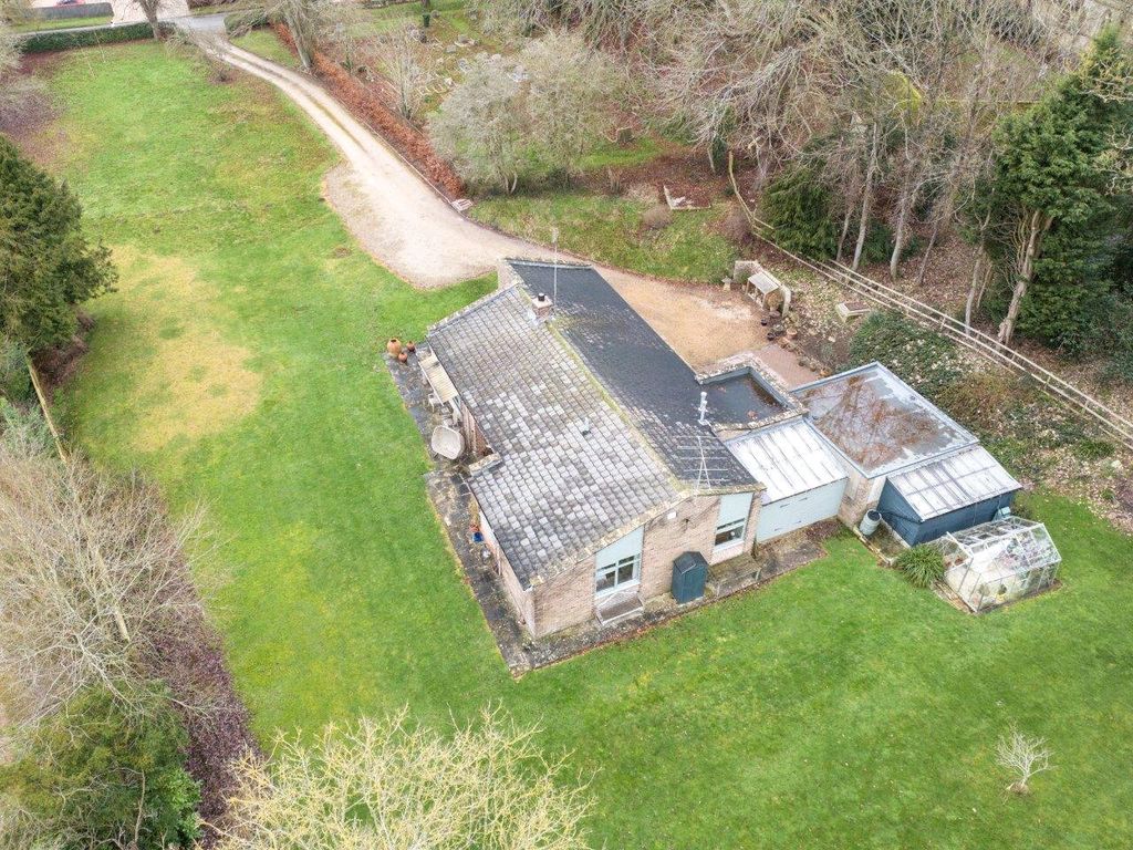 3 bed bungalow for sale in Church Road, MiltonUnderWychwood, Chipping