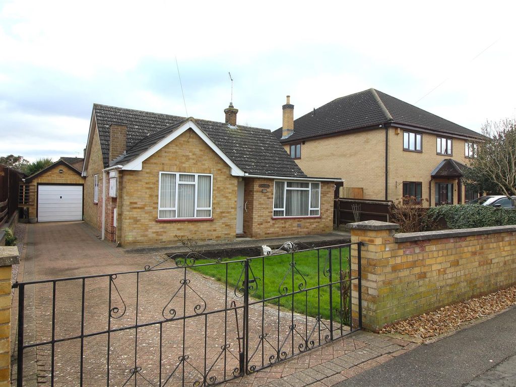 3 bed detached bungalow for sale in Guntons Road, Newborough