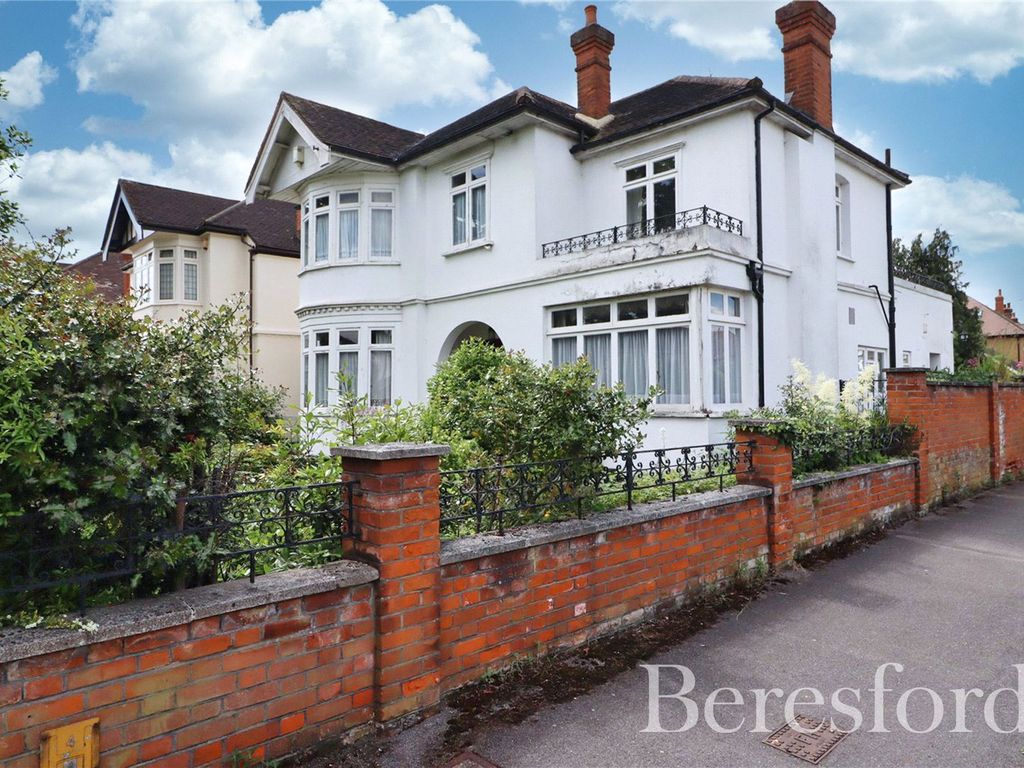 5 bed detached house for sale in Hall Lane, Upminster RM14, £1,000,000