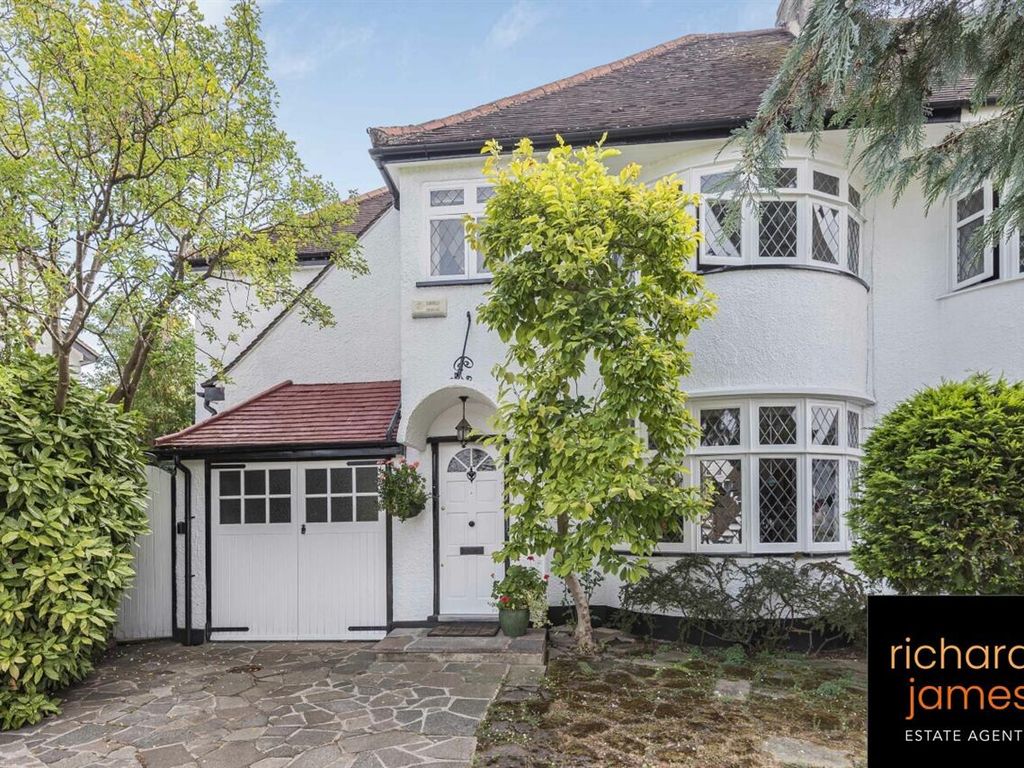 Copthall Gardens, London NW7  