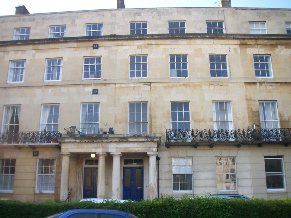 1 bed flat to rent in Lansdown Crescent, Cheltenham GL50, £1,000 pcm