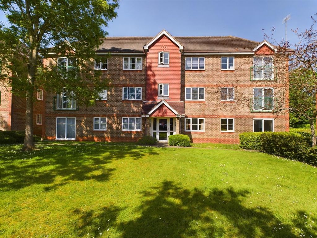 2 bed flat for sale in Fenchurch Road, Maidenbower, Crawley RH10 Zoopla