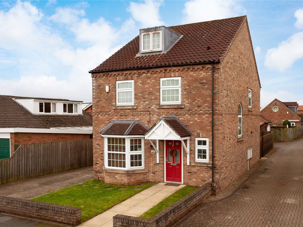 4 bed detached house for sale in Chiltern Way, Huntington, York, North