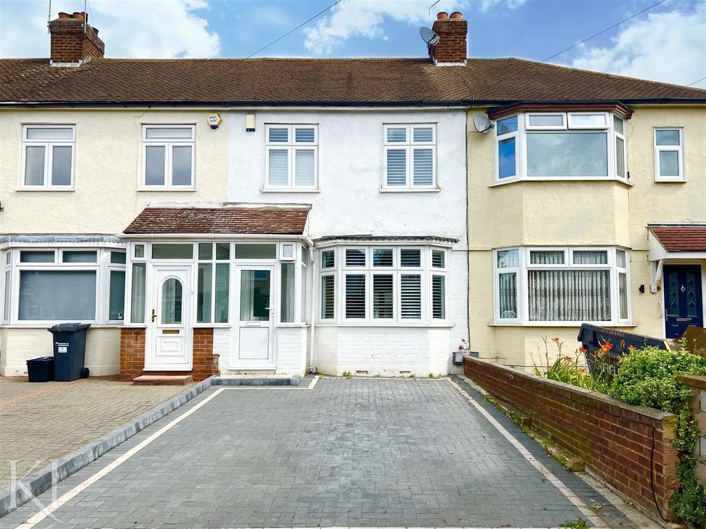 3 bed terraced house for sale in Southfield Road, Cheshunt, Waltham