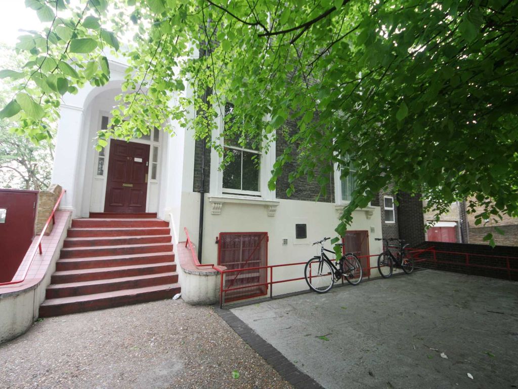 Studio to rent in Angell Road, Brixton SW9, £1,275 pcm Zoopla