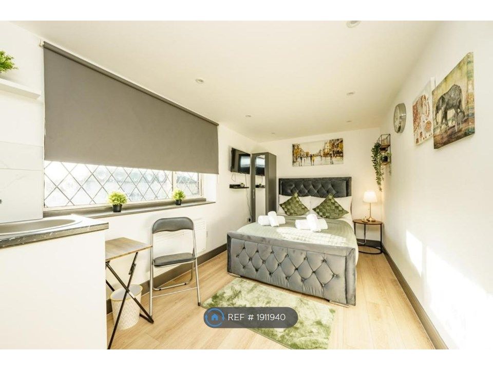 Room to rent in Havelock Road, Southall UB2, £1,000 pcm Zoopla