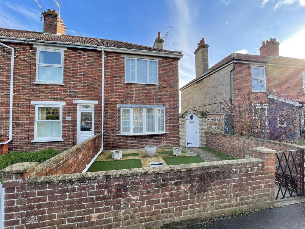 2 bed end terrace house for sale in Somerton Avenue, Lowestoft NR32