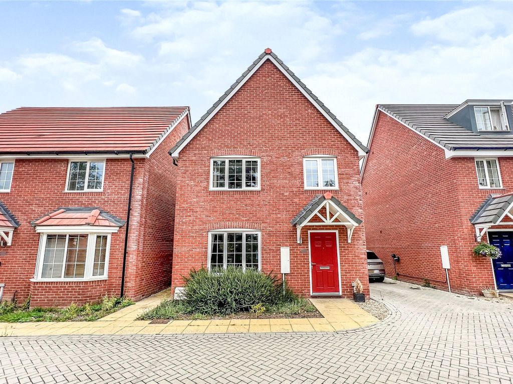 4 bed detached house for sale in Fullbrook Avenue, Spencers Wood
