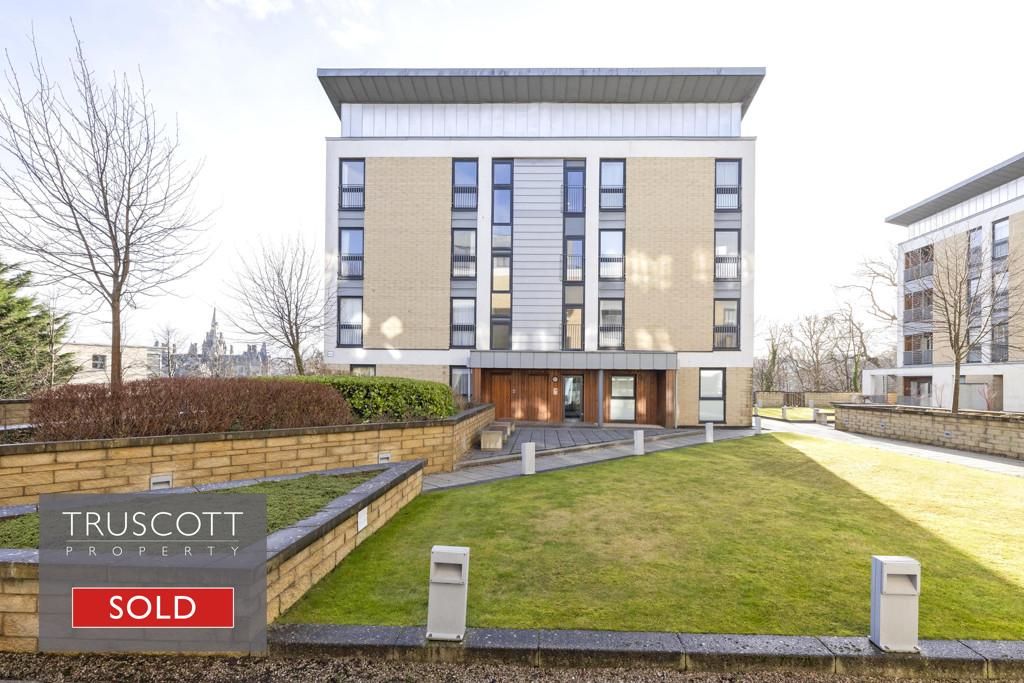 Serviced flat for sale in Flat 8 42 Kimmerghame Drive, Fettes