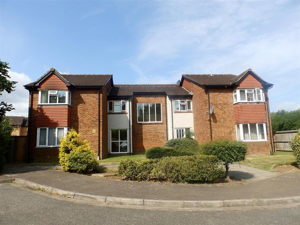 1 bed flat to rent in Rabournmead Drive, Northolt UB5, £1,200 pcm Zoopla