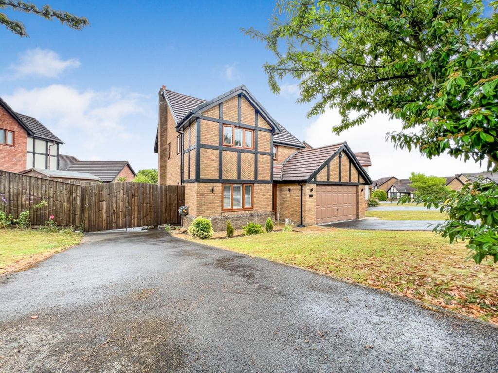 4 bed detached house for sale in Grove Farm Road, Grovesend, Swansea
