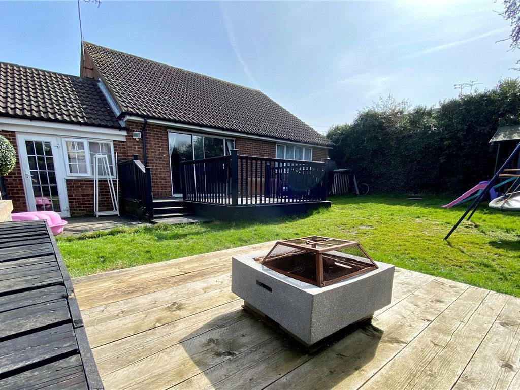 Leslie Gardens, Rayleigh, Essex SS6  