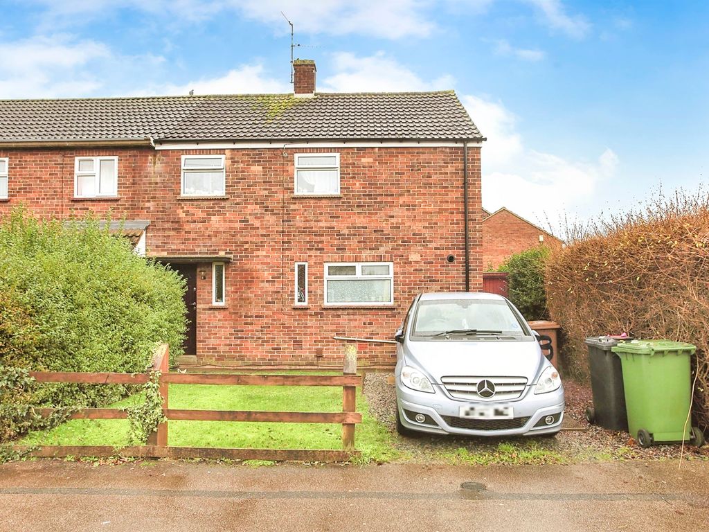 3 bed semidetached house for sale in Viney Close, Peterborough PE1, £
