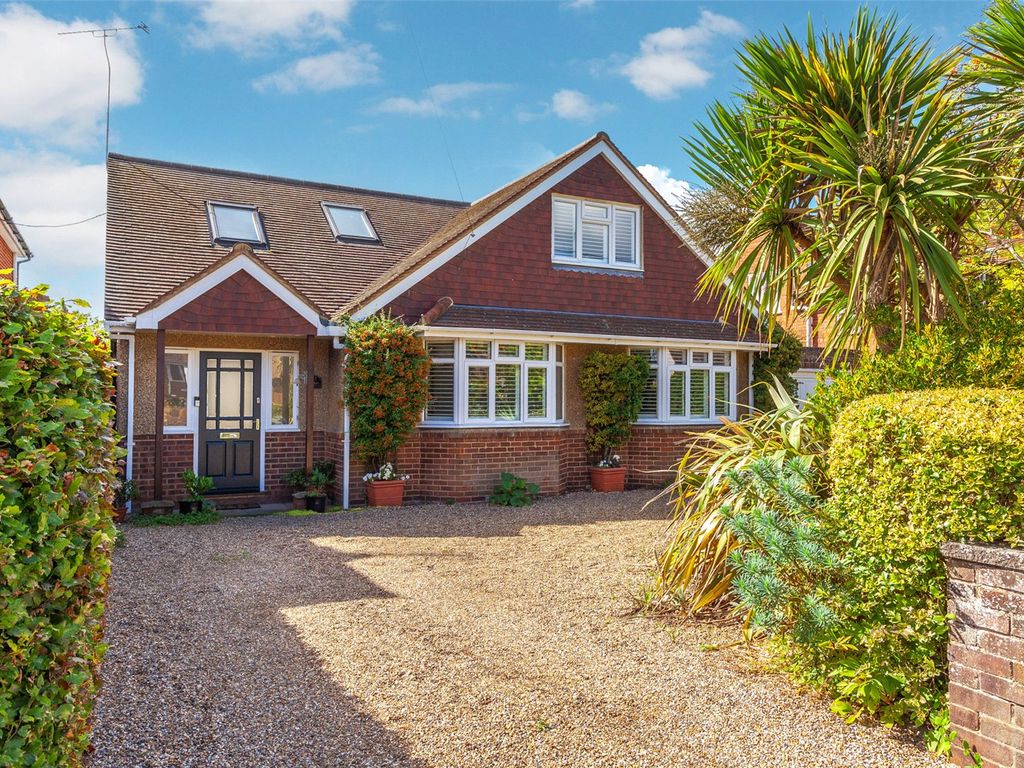 4 bed detached house for sale in Southview Road, Marlow SL7, £1,150,000