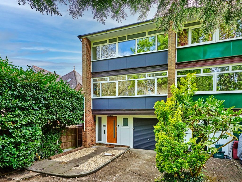 4 bed end terrace house for sale in Abbots Park, St. Albans